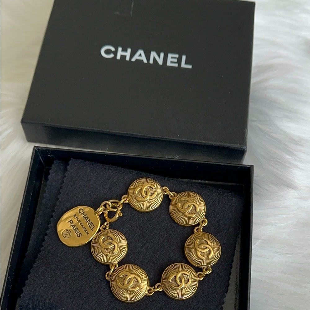 Stunning CC Bracelet - Picture 14 of 14